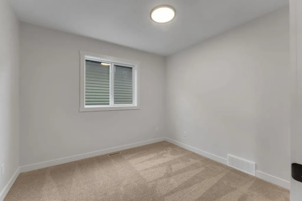 445 Lewiston Landing NE Calgary AB T3P 0T7