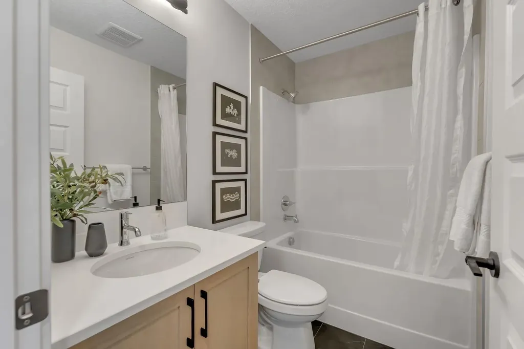 445 Lewiston Landing NE Calgary AB T3P 0T7