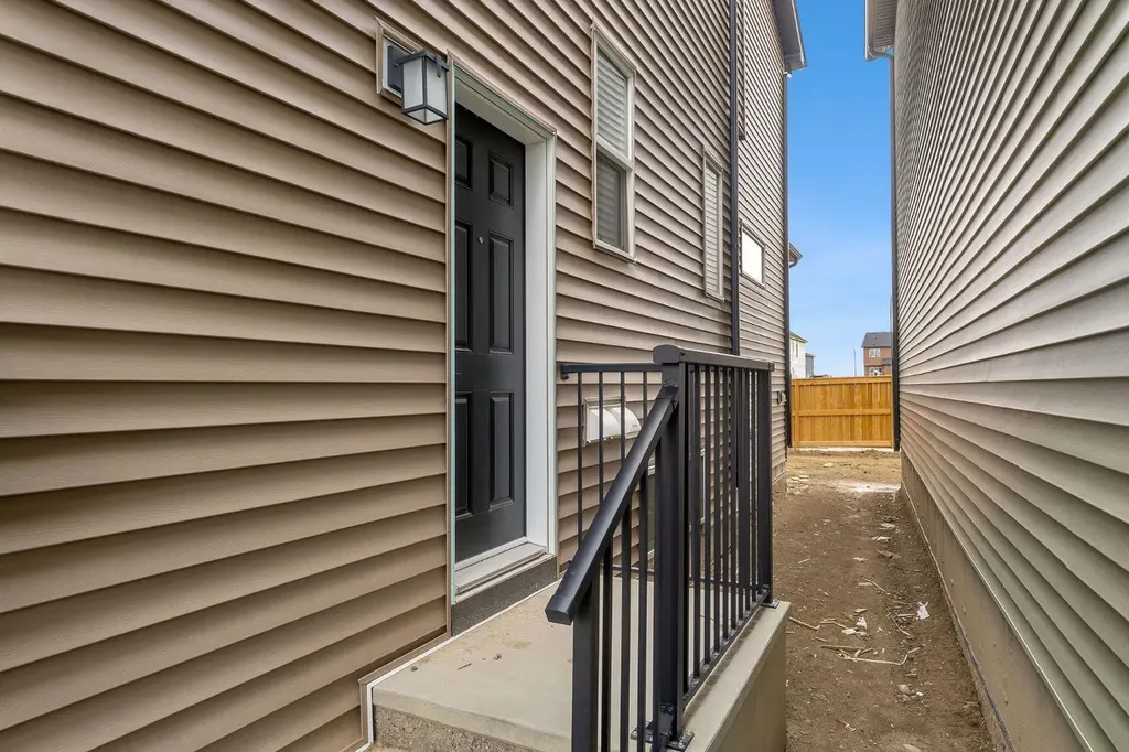 445 Lewiston Landing NE Calgary AB T3P 0T7