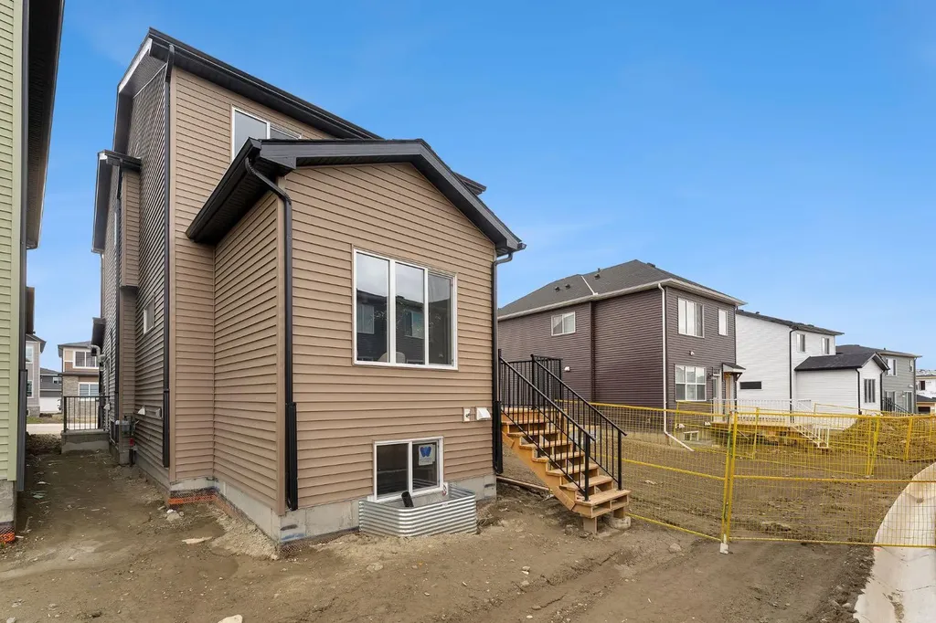 445 Lewiston Landing NE Calgary AB T3P 0T7