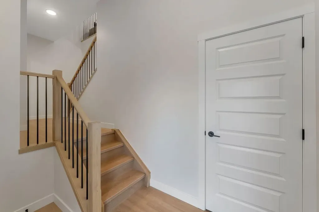 445 Lewiston Landing NE Calgary AB T3P 0T7