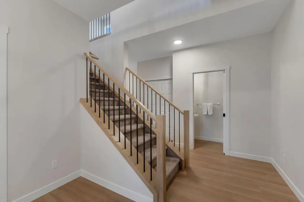 445 Lewiston Landing NE Calgary AB T3P 0T7