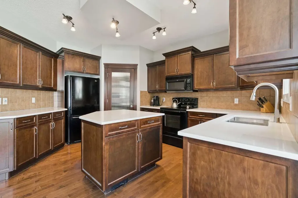 114 Tuscany Glen Place NW Calgary AB T2L 2Z4