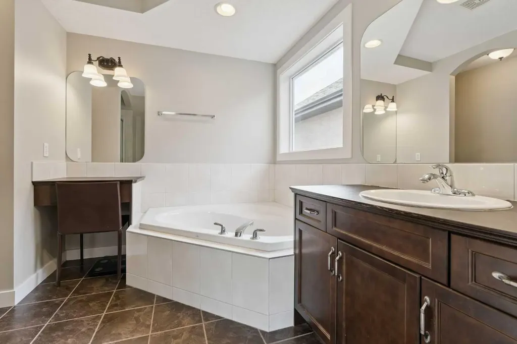 114 Tuscany Glen Place NW Calgary AB T2L 2Z4