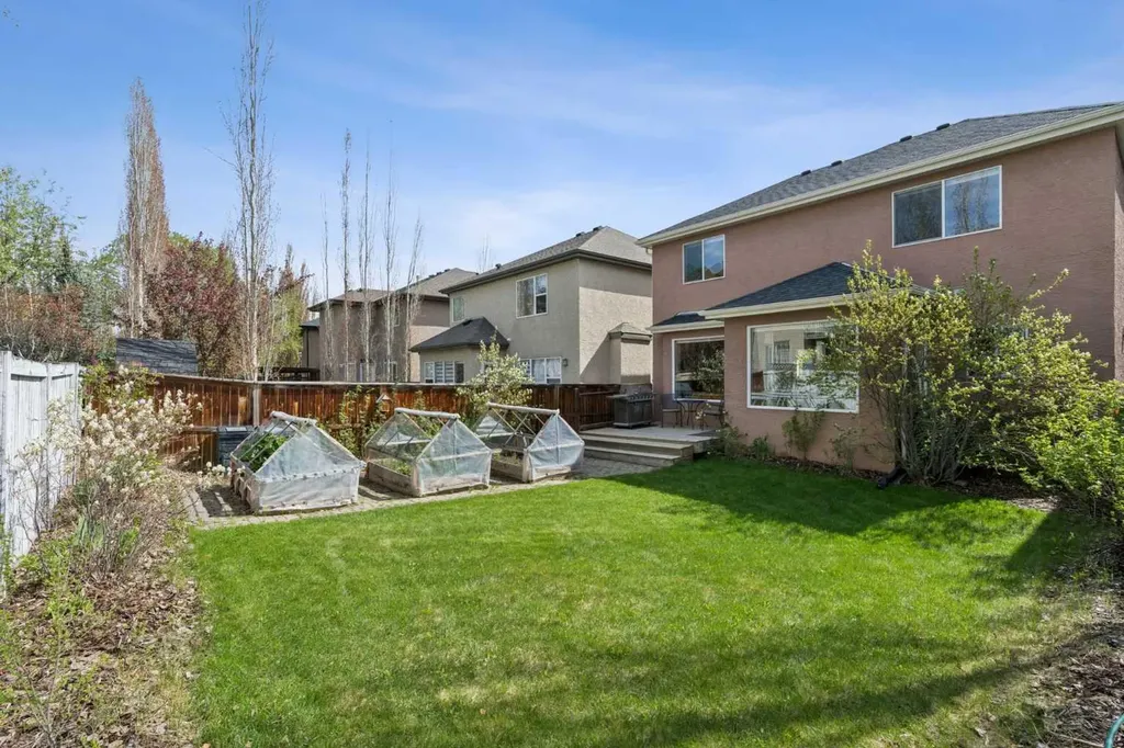 114 Tuscany Glen Place NW Calgary AB T2L 2Z4