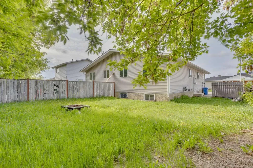 108 Caldwell Crescent Fort Mcmurray AB T9K1G2