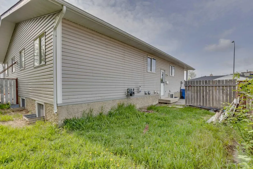 108 Caldwell Crescent Fort Mcmurray AB T9K1G2