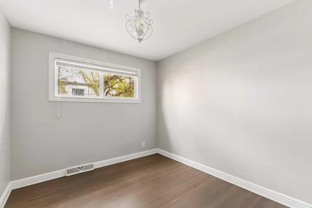 5615 20 Street SW Calgary AB T3E 1R3