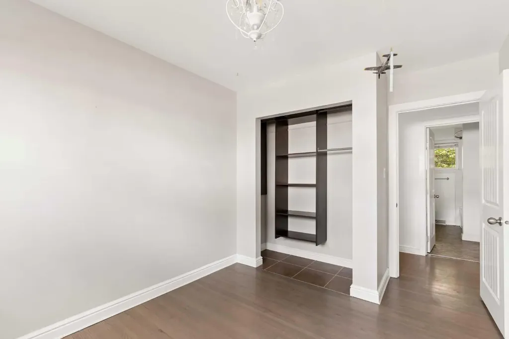 5615 20 Street SW Calgary AB T3E 1R3