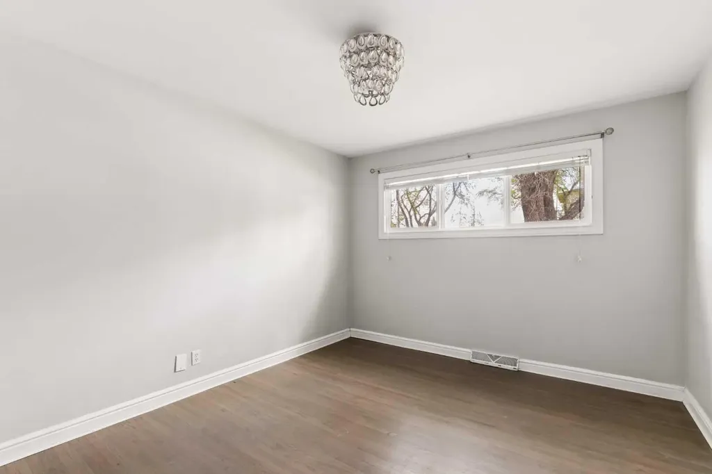5615 20 Street SW Calgary AB T3E 1R3
