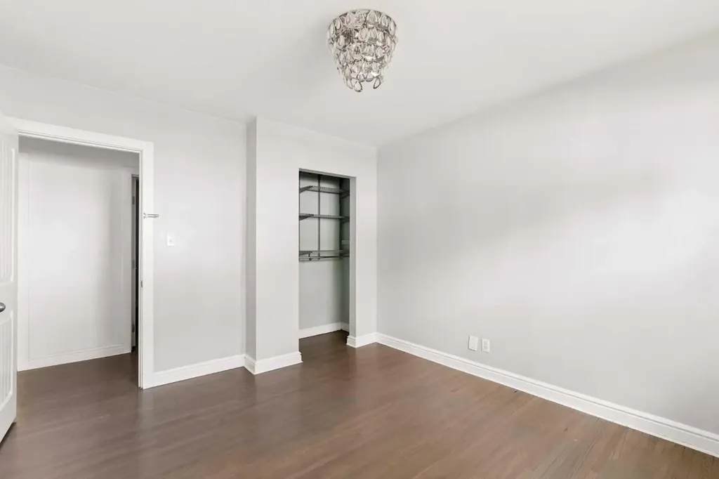 5615 20 Street SW Calgary AB T3E 1R3