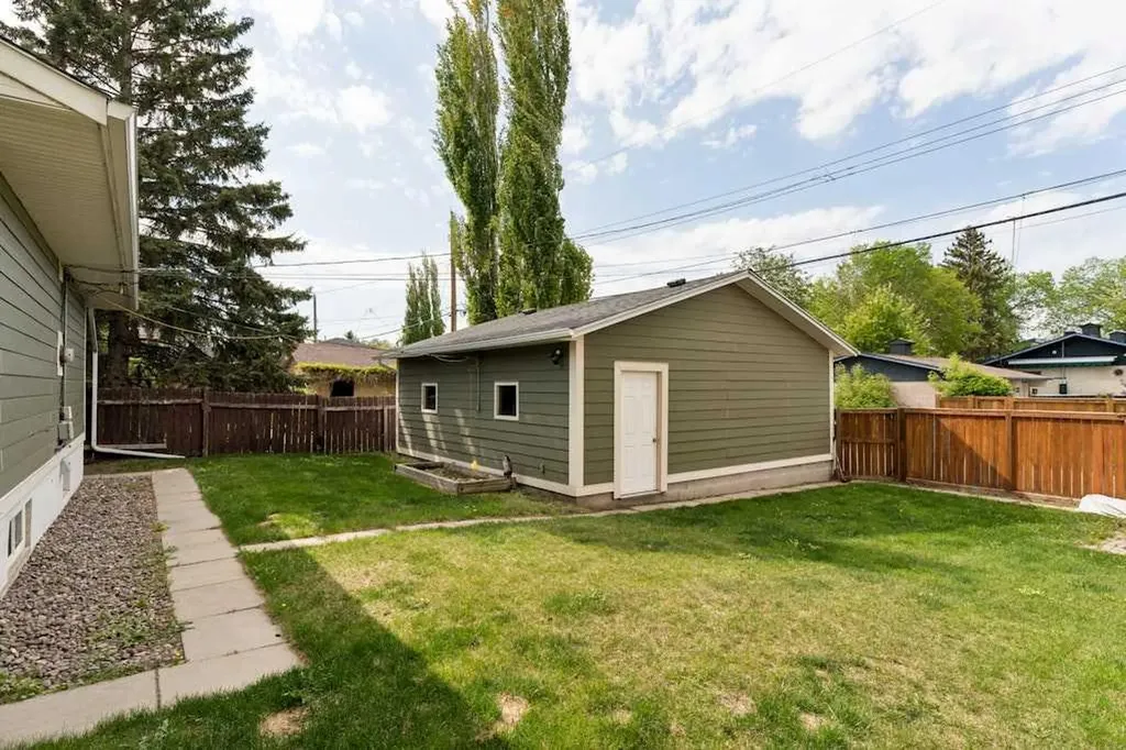 5615 20 Street SW Calgary AB T3E 1R3