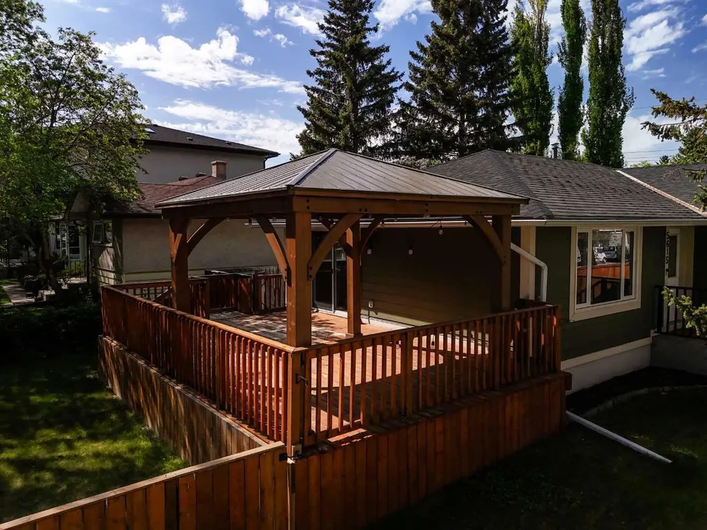 5615 20 Street SW Calgary AB T3E 1R3
