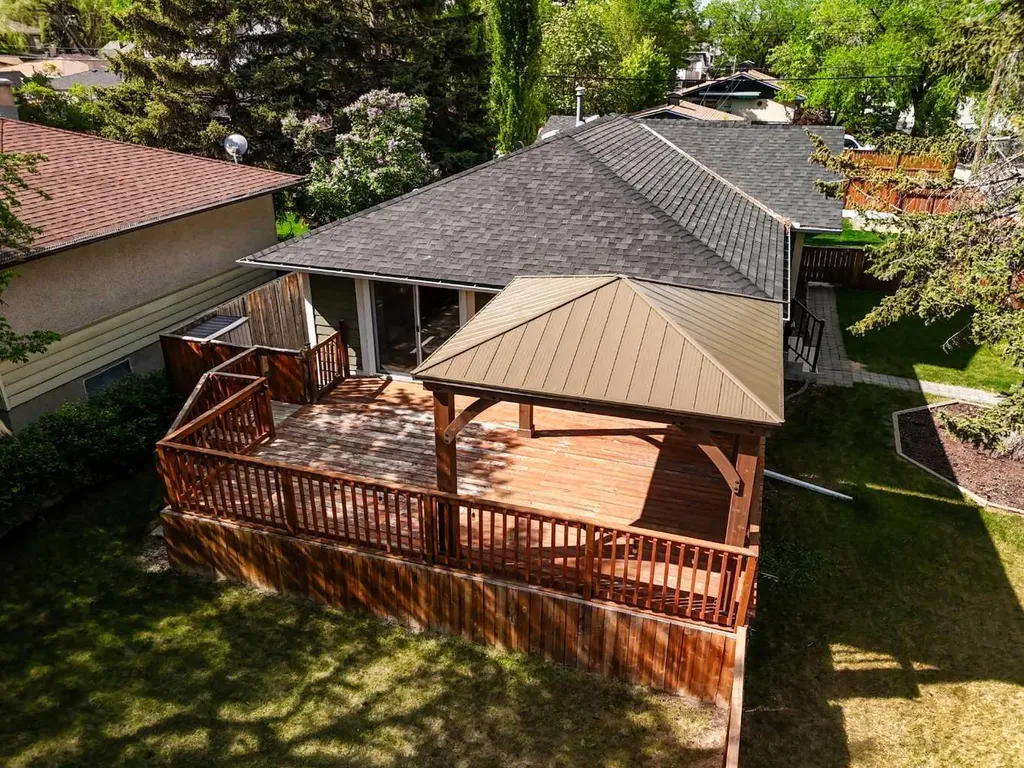 5615 20 Street SW Calgary AB T3E 1R3