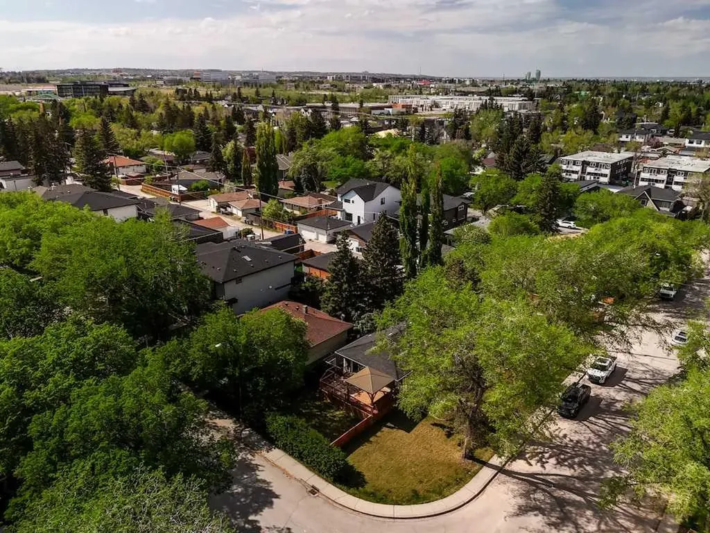 5615 20 Street SW Calgary AB T3E 1R3