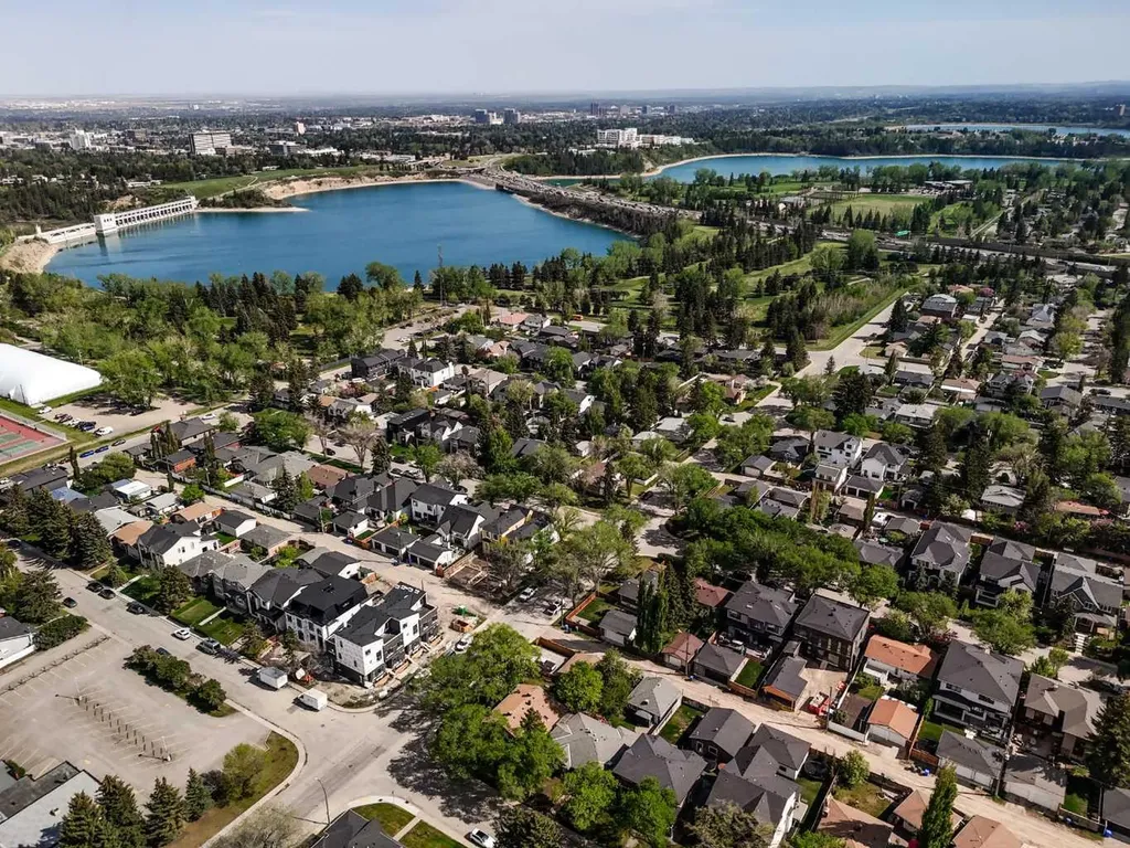 5615 20 Street SW Calgary AB T3E 1R3