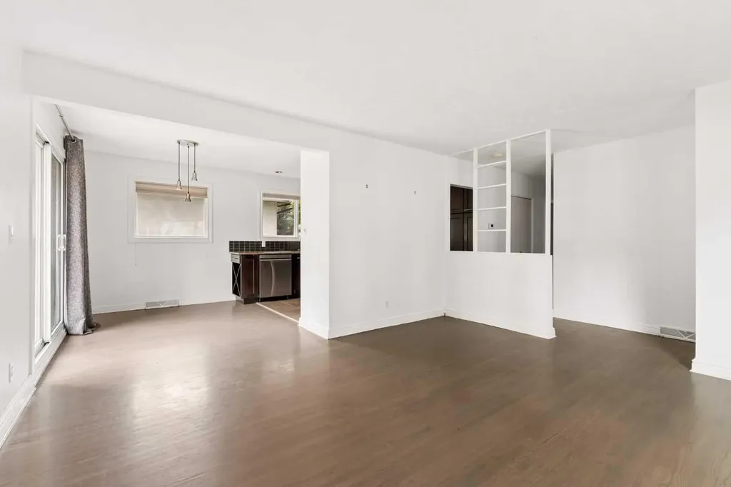 5615 20 Street SW Calgary AB T3E 1R3