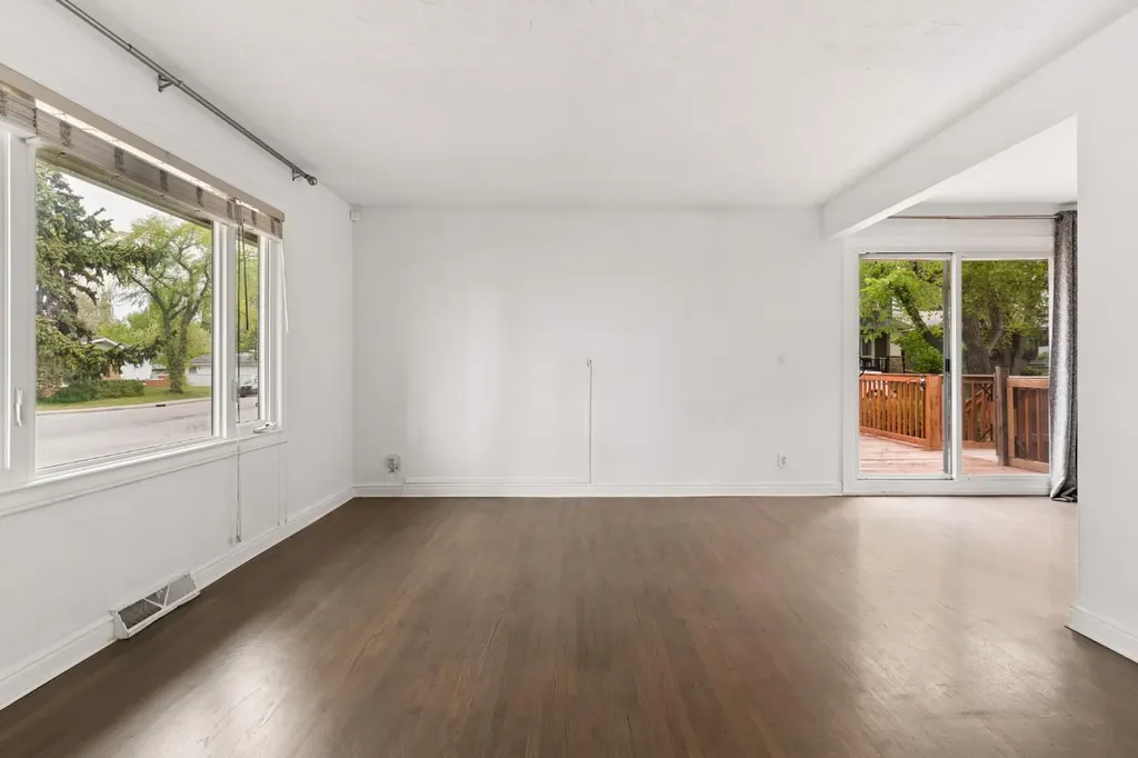5615 20 Street SW Calgary AB T3E 1R3