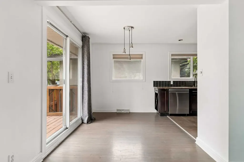 5615 20 Street SW Calgary AB T3E 1R3