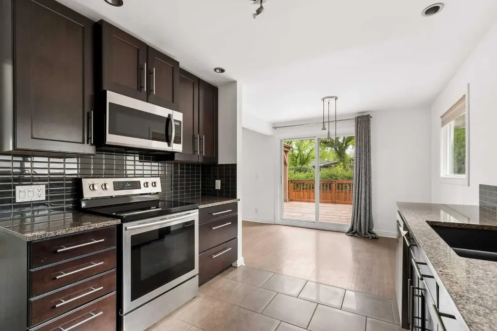 5615 20 Street SW Calgary AB T3E 1R3