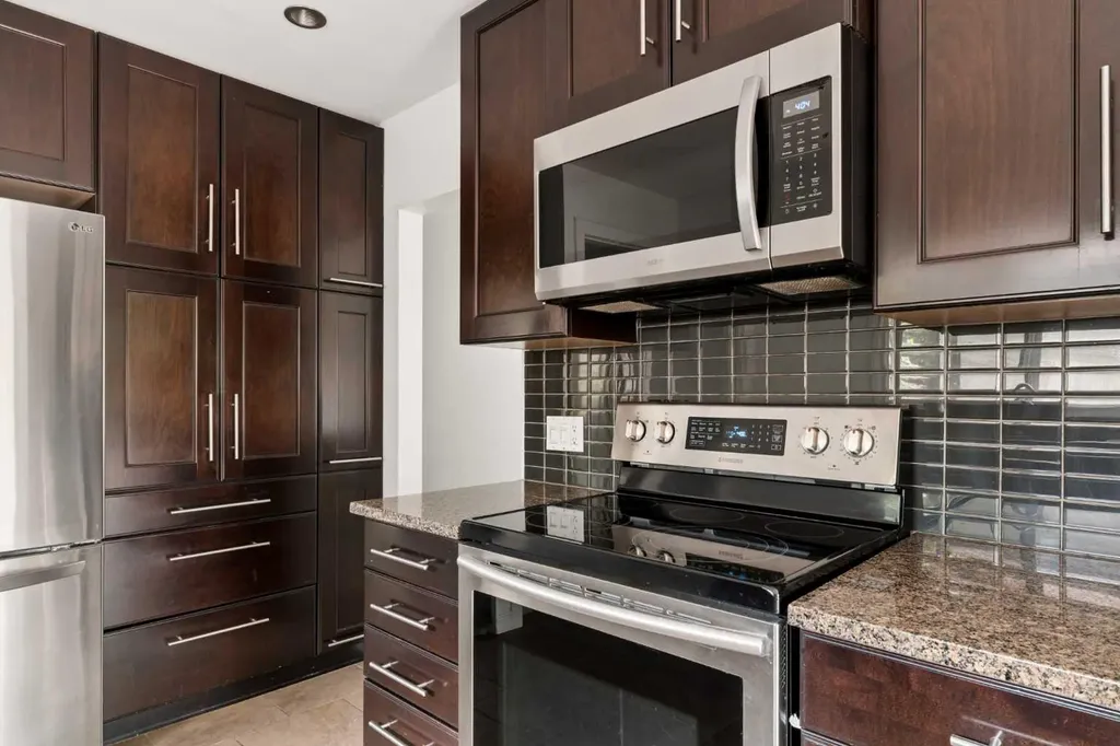 5615 20 Street SW Calgary AB T3E 1R3