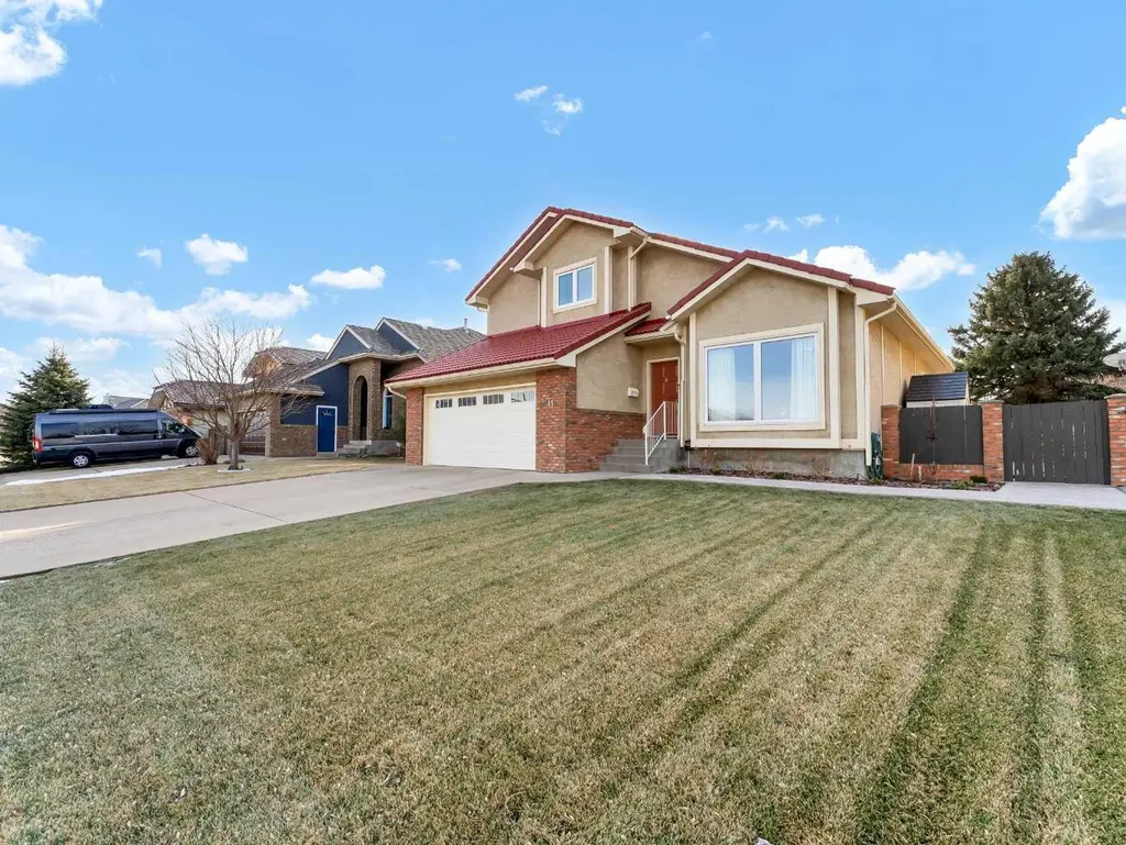 11 Taylor Crescent SE Medicine Hat AB T1B3X5