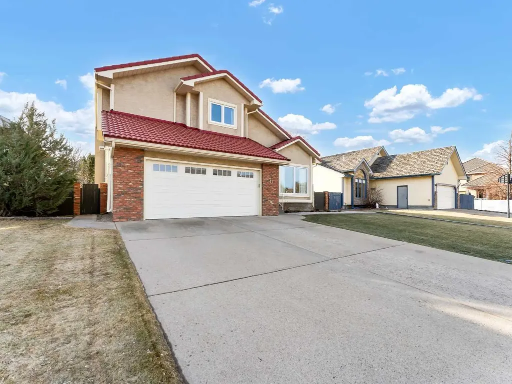 11 Taylor Crescent SE Medicine Hat AB T1B3X5