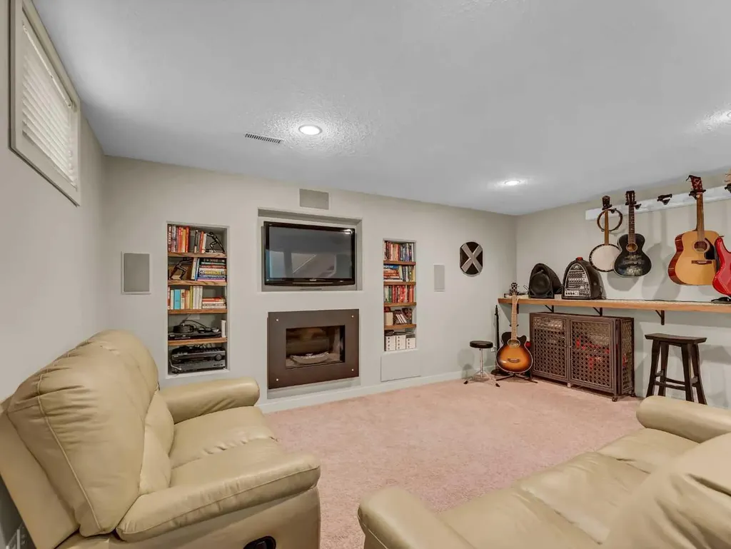 11 Taylor Crescent SE Medicine Hat AB T1B3X5