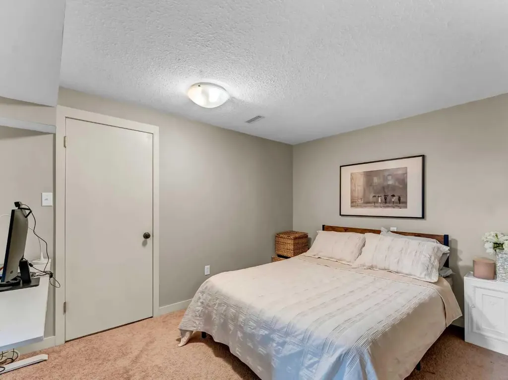 11 Taylor Crescent SE Medicine Hat AB T1B3X5
