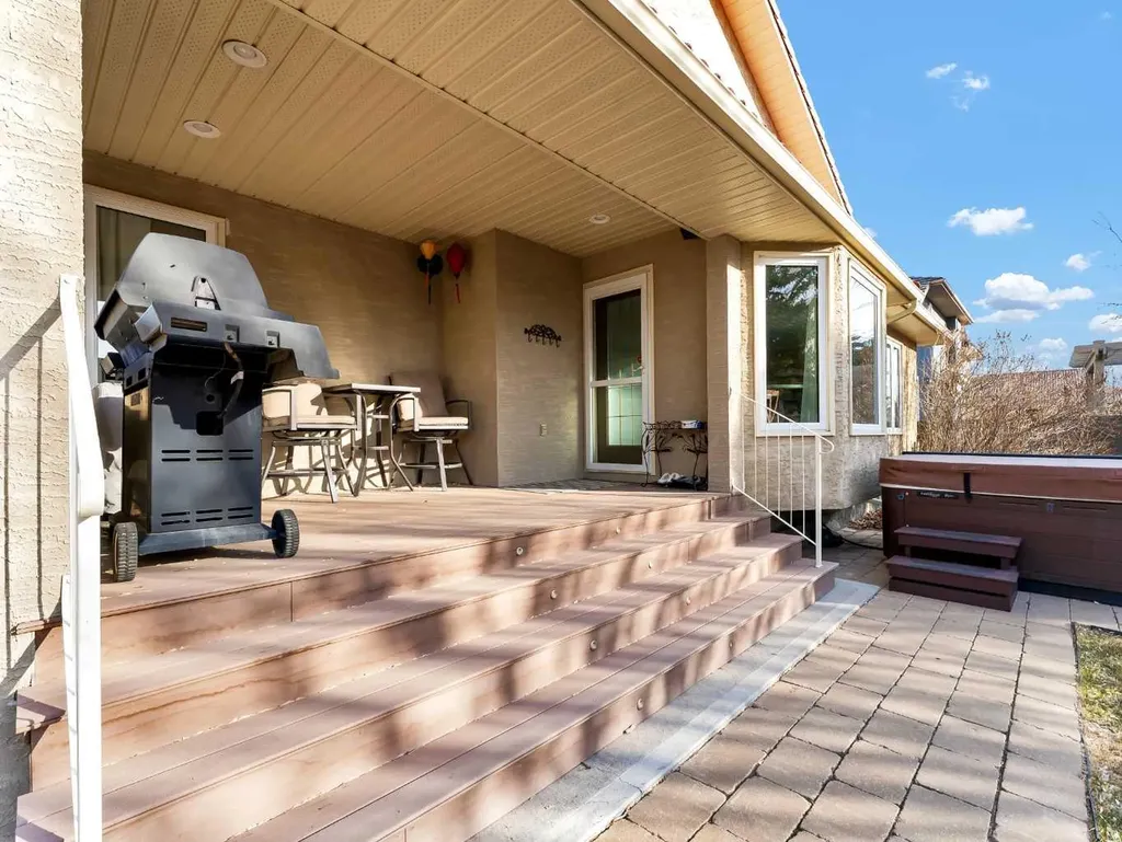 11 Taylor Crescent SE Medicine Hat AB T1B3X5