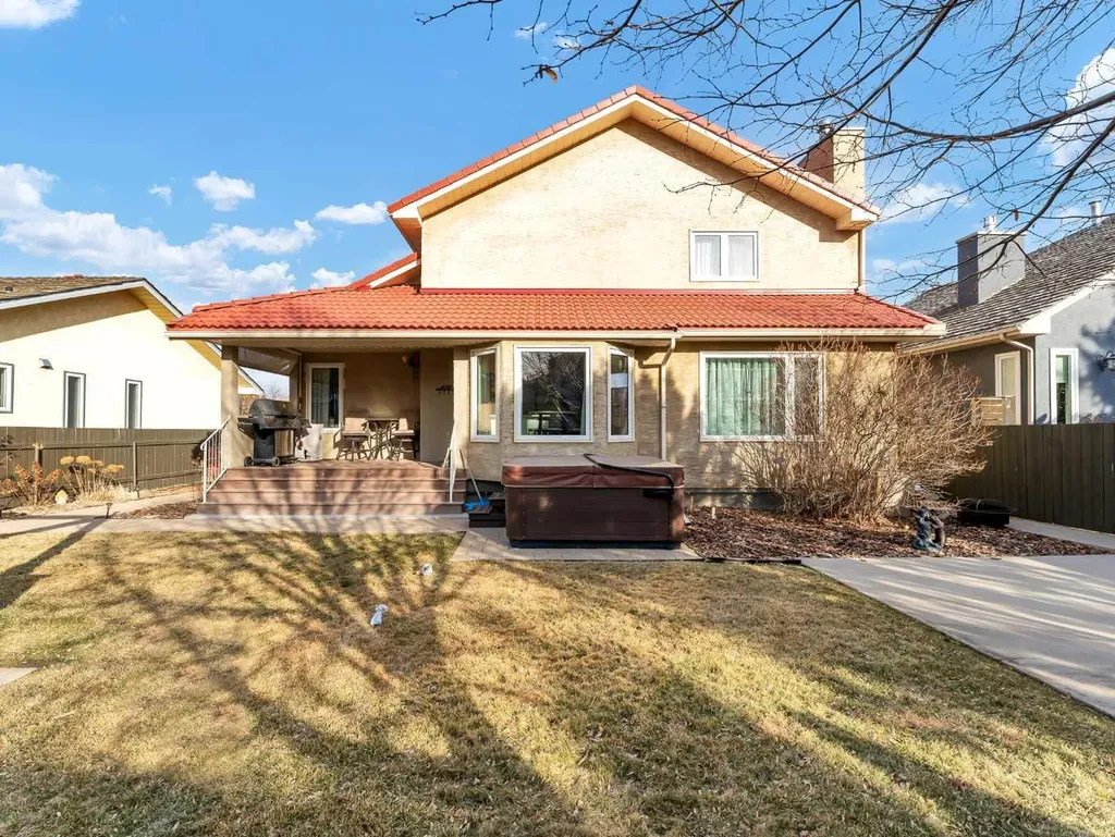 11 Taylor Crescent SE Medicine Hat AB T1B3X5
