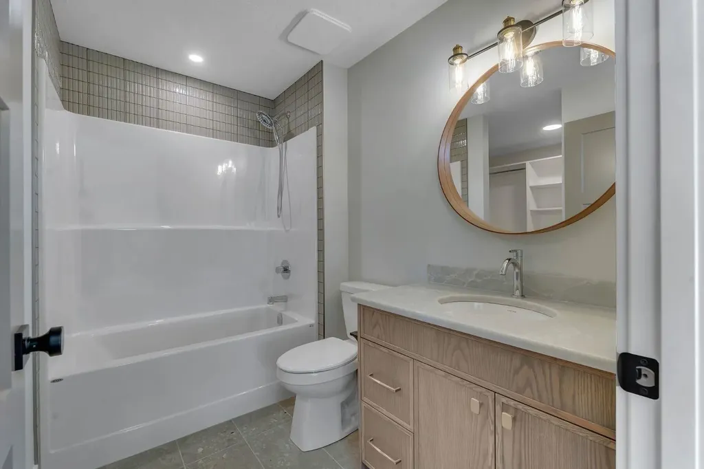 2044 Waterbury Road Chestermere AB T1X 3A9