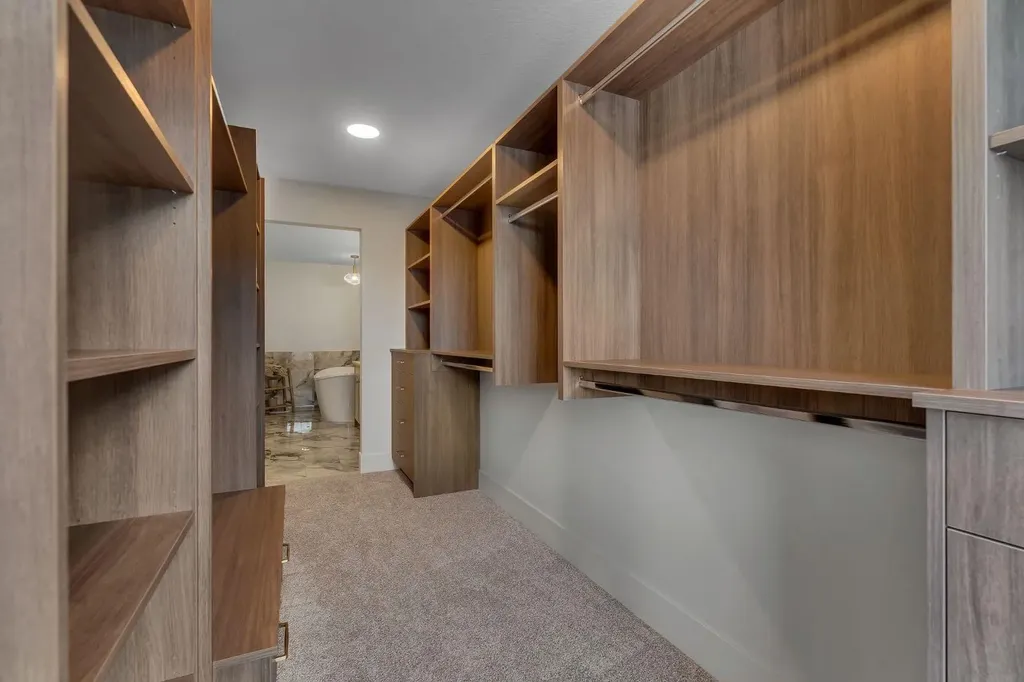 2044 Waterbury Road Chestermere AB T1X 3A9