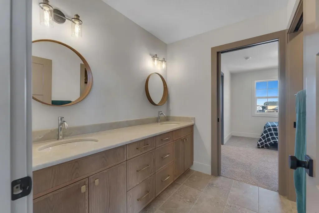 2044 Waterbury Road Chestermere AB T1X 3A9