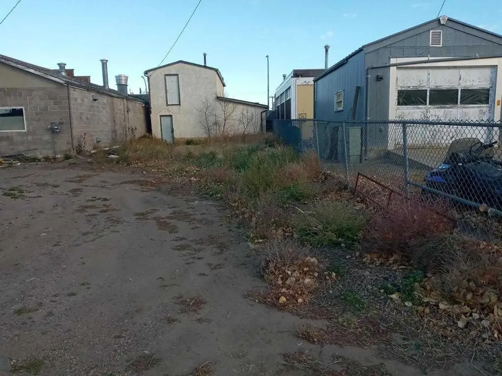 208 Main Street Oyen AB T0J 2J0
