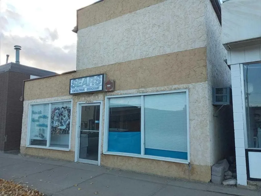 208 Main Street Oyen AB T0J 2J0