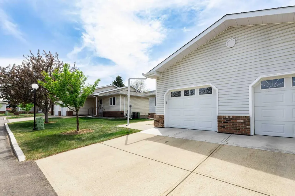 2816 Botterill Crescent Red Deer AB T4R 2H7