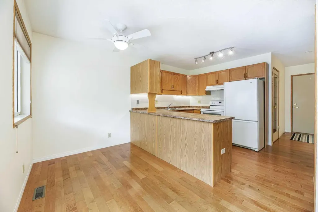 2816 Botterill Crescent Red Deer AB T4R 2H7