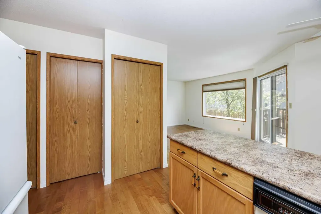 2816 Botterill Crescent Red Deer AB T4R 2H7