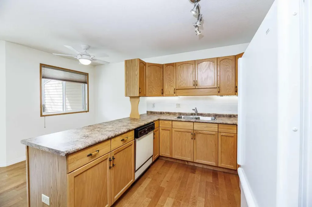 2816 Botterill Crescent Red Deer AB T4R 2H7
