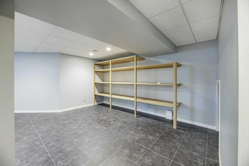 2816 Botterill Crescent Red Deer AB T4R 2H7