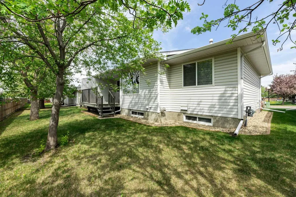2816 Botterill Crescent Red Deer AB T4R 2H7