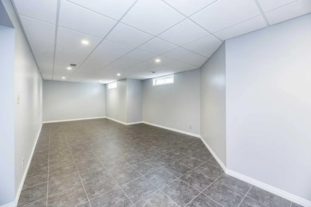 2816 Botterill Crescent Red Deer AB T4R 2H7