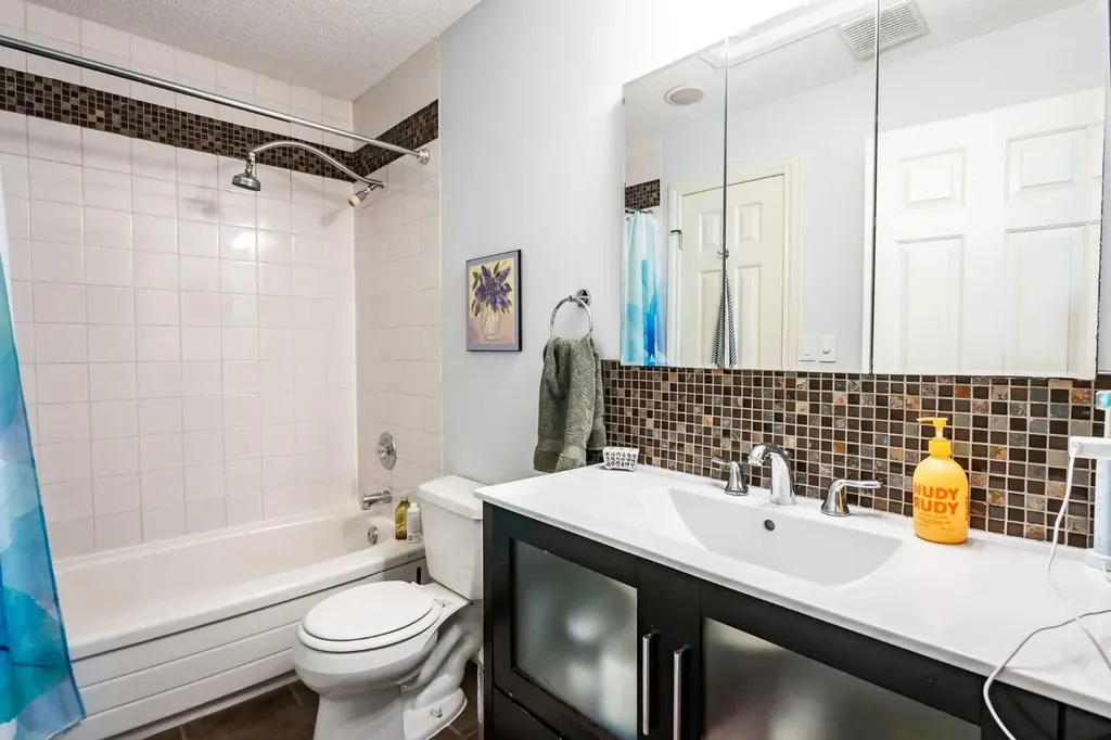 6432 18a Street SE Calgary AB T2C 0N3