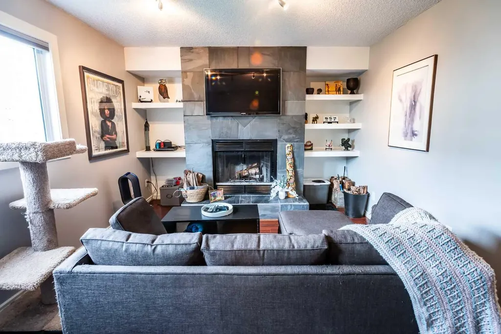 6432 18a Street SE Calgary AB T2C 0N3
