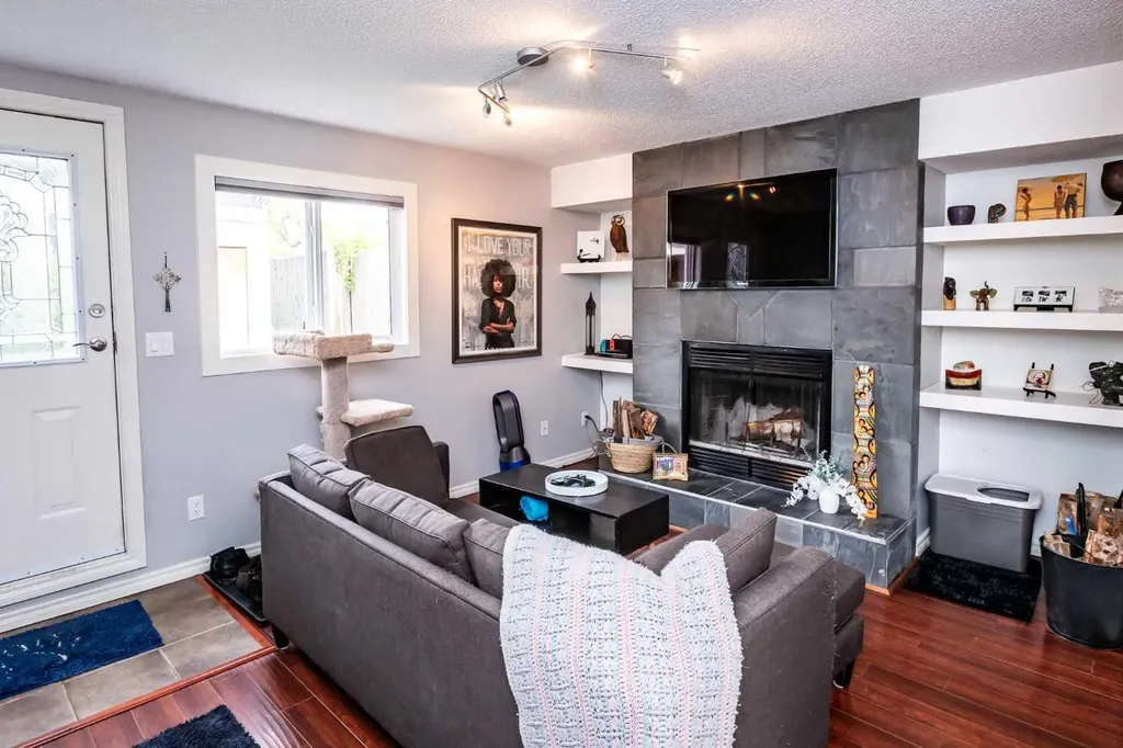 6432 18a Street SE Calgary AB T2C 0N3
