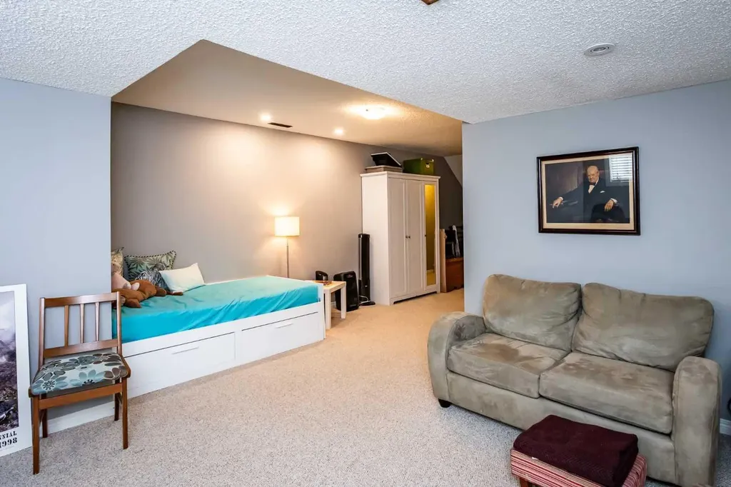 6432 18a Street SE Calgary AB T2C 0N3