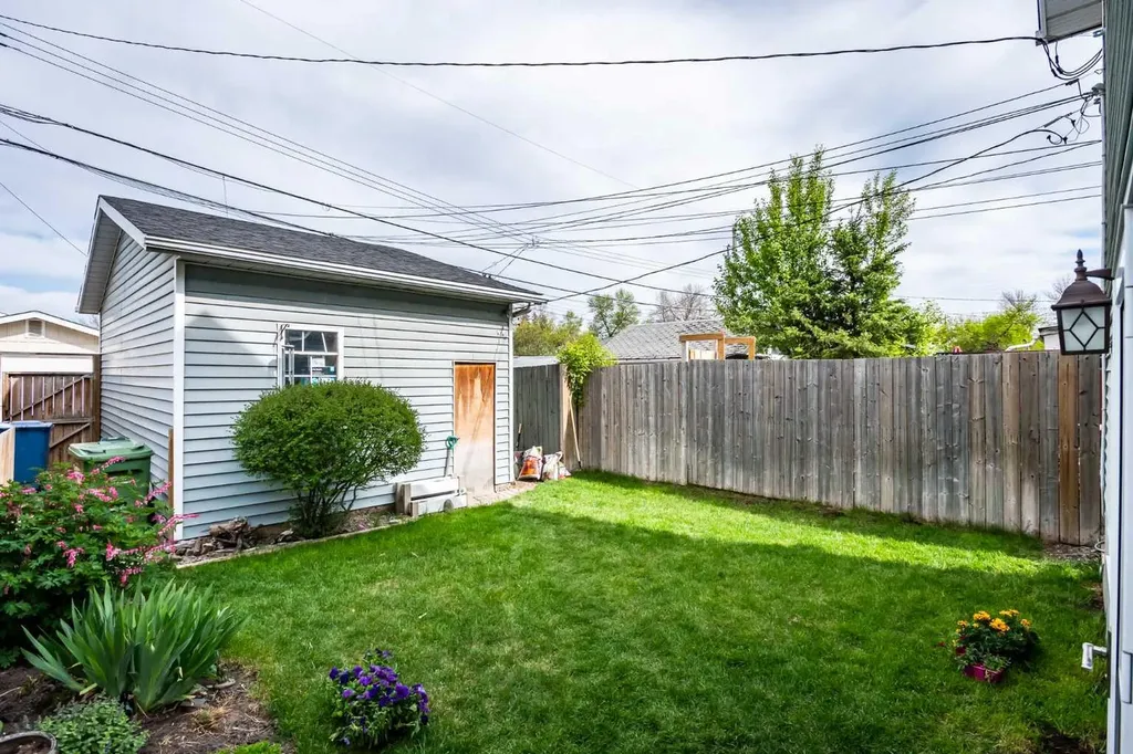 6432 18a Street SE Calgary AB T2C 0N3