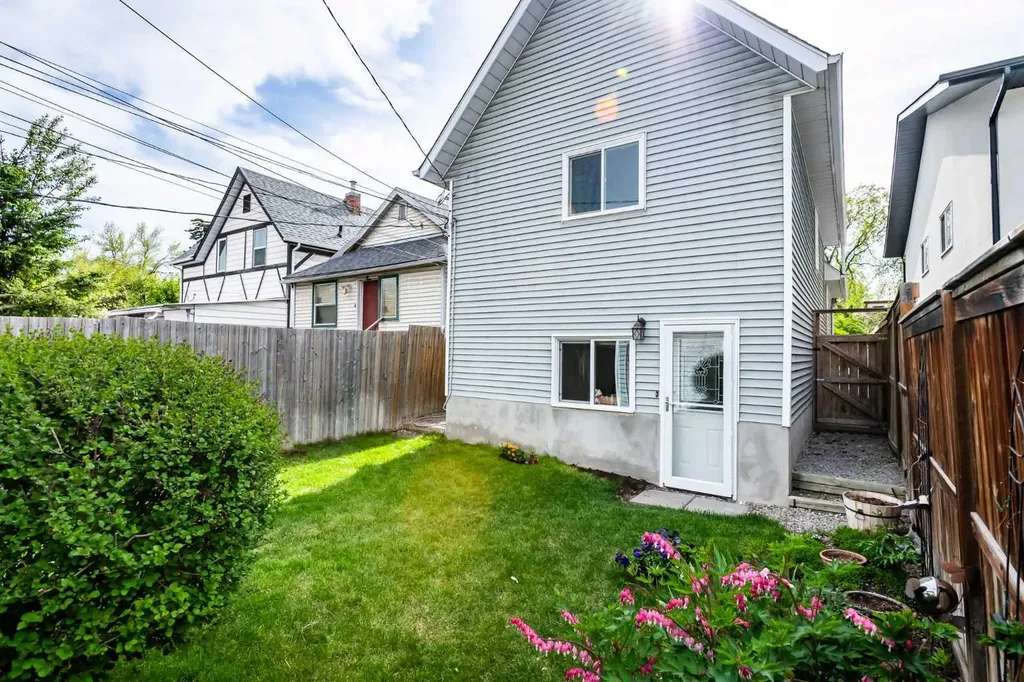 6432 18a Street SE Calgary AB T2C 0N3