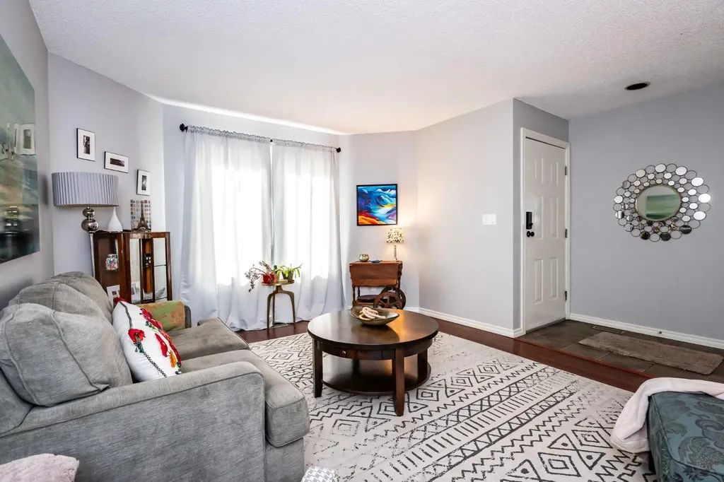 6432 18a Street SE Calgary AB T2C 0N3